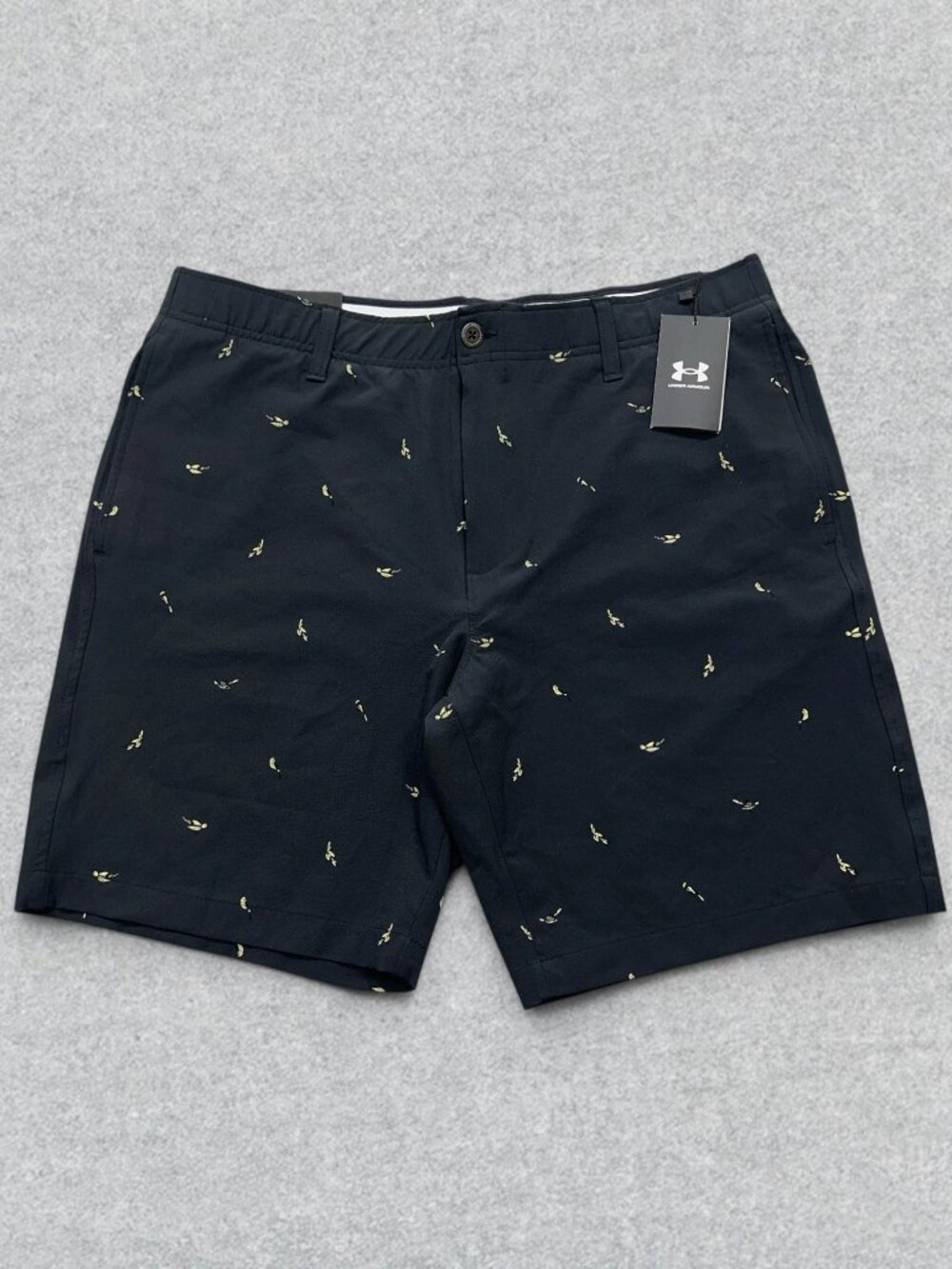 Under Armour‎ Golf Shorts Men's 38x10 Black Gold Bird Print Performance NWT